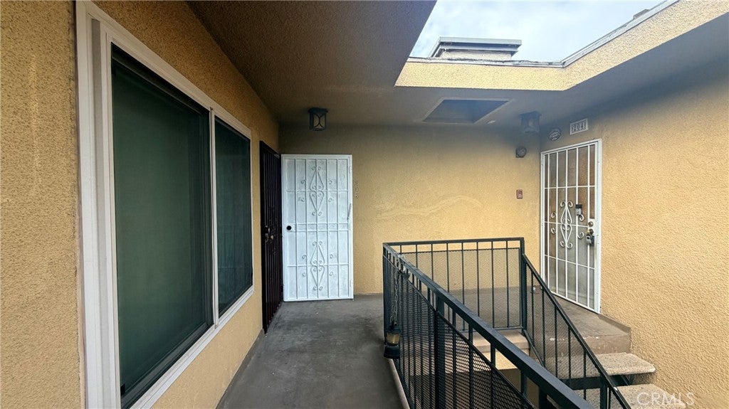 110 E Hillcrest