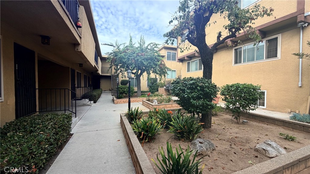 110 E Hillcrest