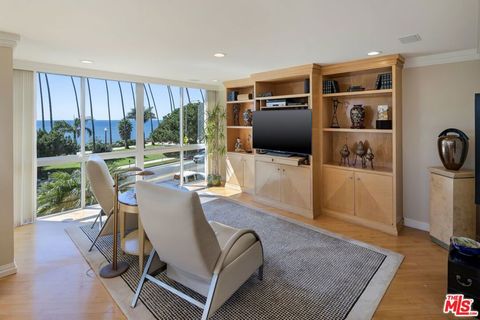 Tiny photo for 515 Ocean Avenue #402N, Santa Monica, CA 90402 (MLS # 26660251)