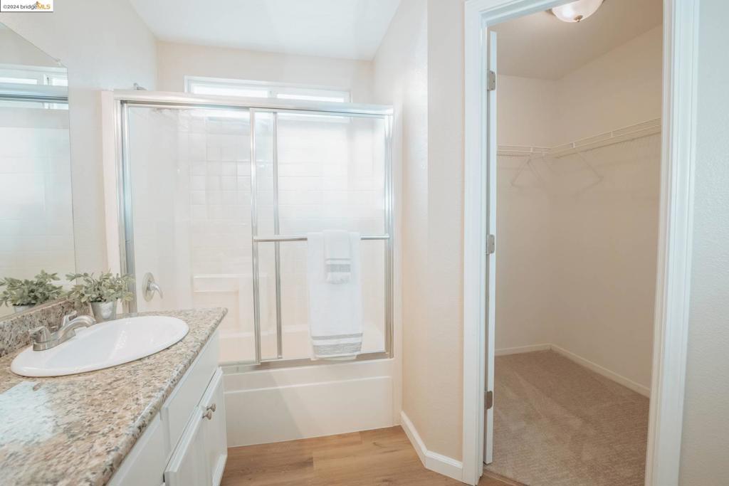 OAKLEY - Residential