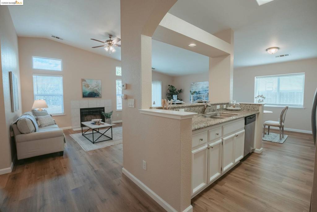 OAKLEY - Residential