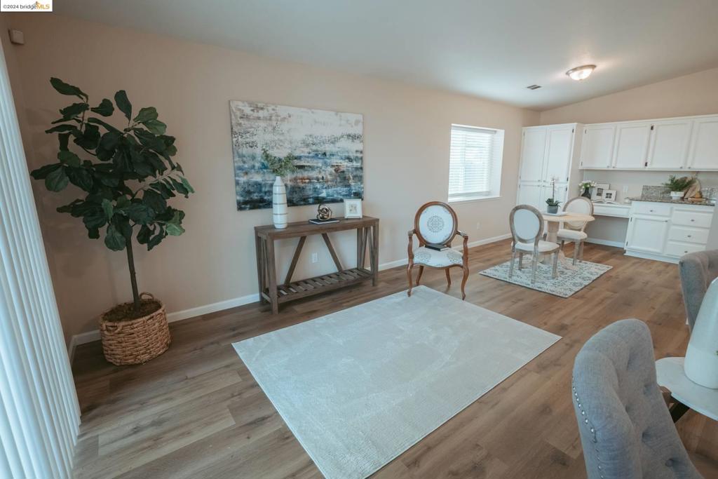 OAKLEY - Residential