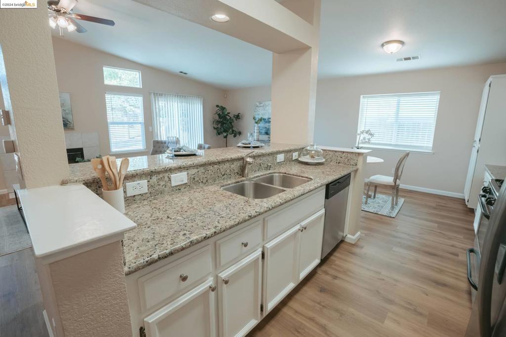 OAKLEY - Residential