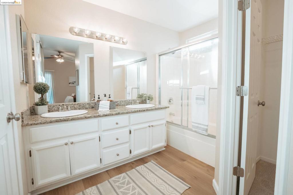 OAKLEY - Residential