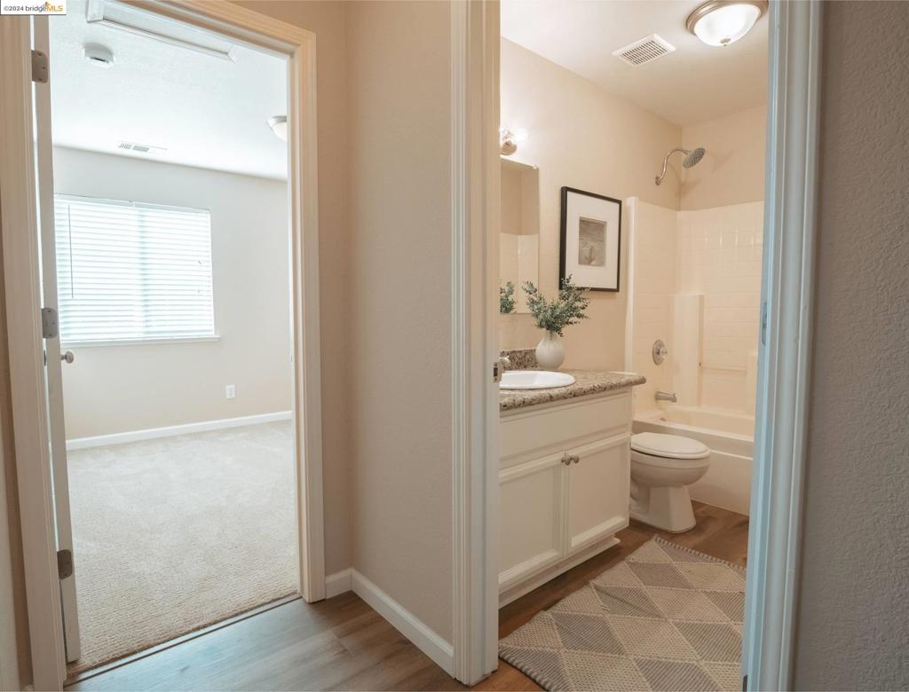 OAKLEY - Residential