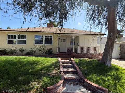 Photo of 2812 N Myers ST, Burbank, CA 91504 (MLS # GD26208518)