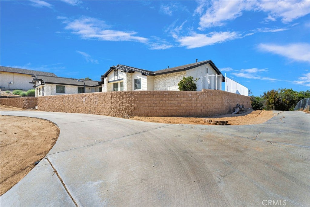 14942 Riverside Drive