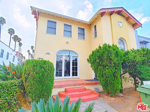 Photo of 205 N New Hampshire Avenue, Los Angeles, CA 90004 (MLS # 26742961)