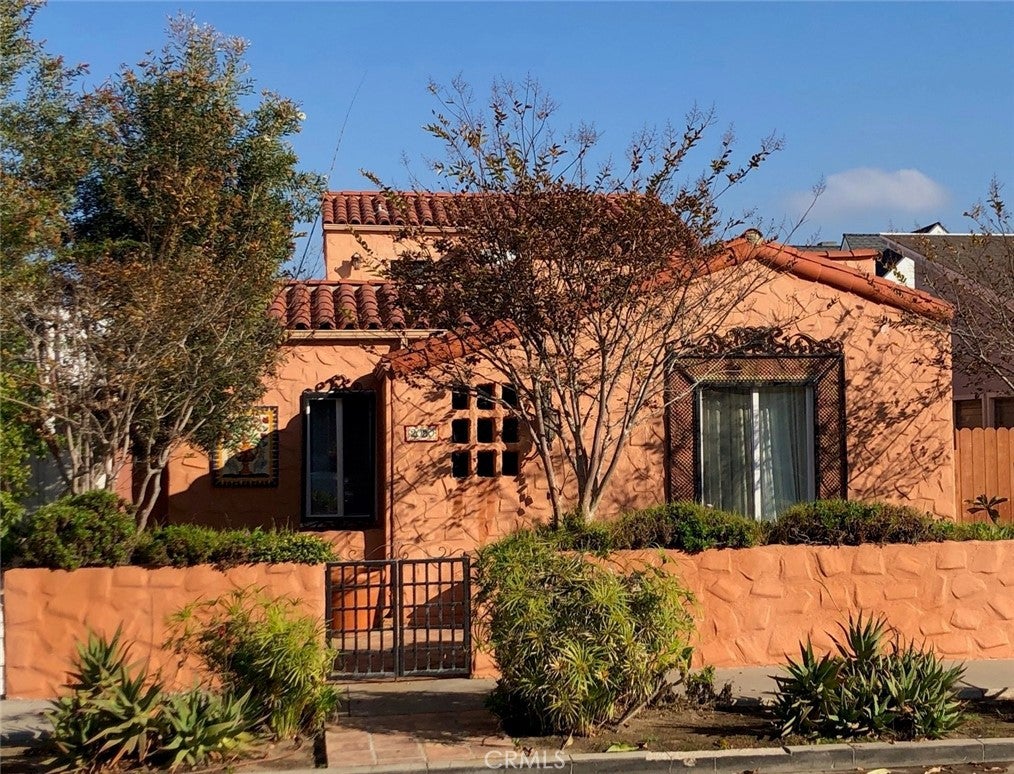 2050 E Ocean BLVD