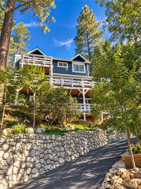 Photo of 27313 Pinewood Dr, Lake Arrowhead, CA 92352 (MLS # DW26201450)