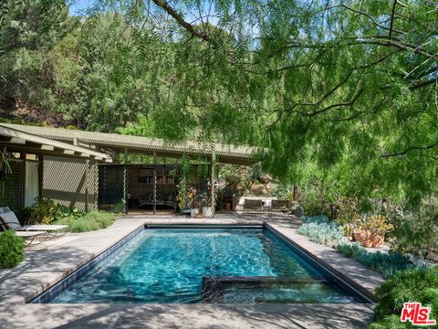 Photo of 8973 Wonderland Park Avenue, Los Angeles, CA 90046 (MLS # 26791071)