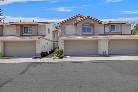 Photo of 32 Maximo Ct Ct, Danville, CA 94506 (MLS # 41107108) Photo of 32 Maximo Ct Ct, Danville, CA 94506 (MLS # 41107108)