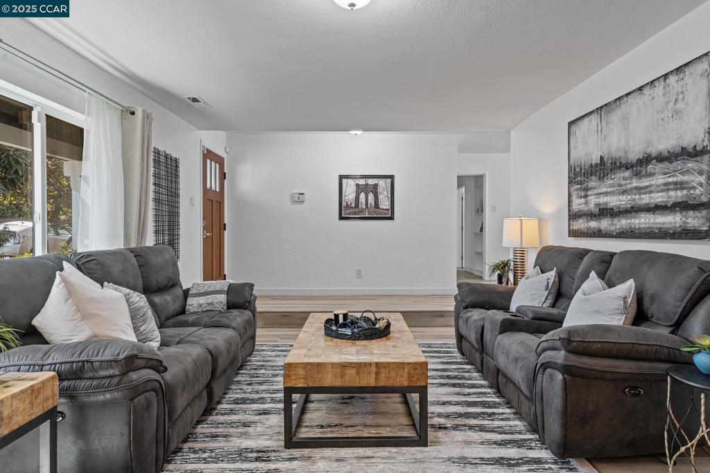 1525 Ayers Rd
