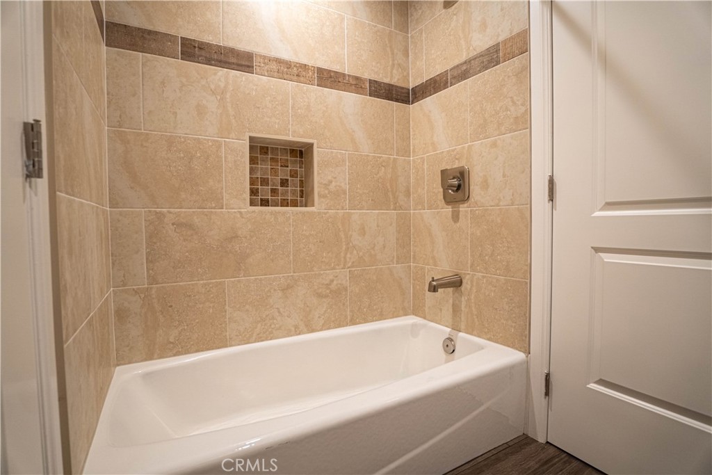 Properties 4 9246 Cedros Avenue 1