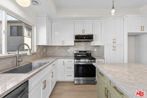 Photo of 1027 S Bedford Street #5, Los Angeles, CA 90035 (MLS # 25596231) Photo of 1027 S Bedford Street #5, Los Angeles, CA 90035 (MLS # 25596231)