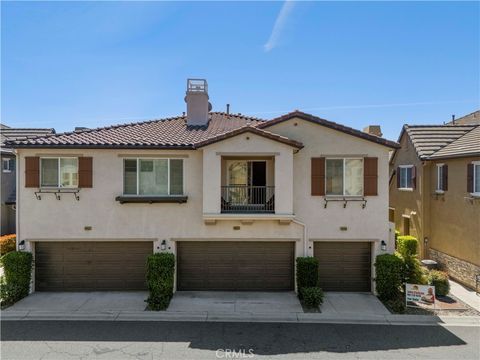 Photo of 19354 Laroda Ln #165, Saugus, CA 91350 (MLS # SR26075901)