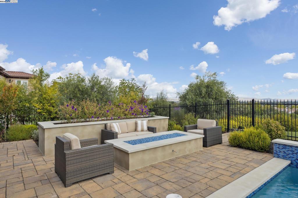 RUBY HILL - Residential