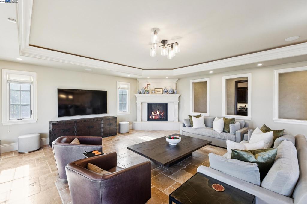 RUBY HILL - Residential