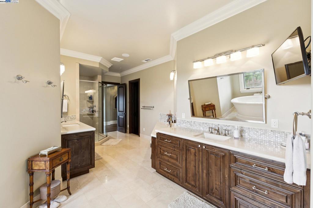 RUBY HILL - Residential