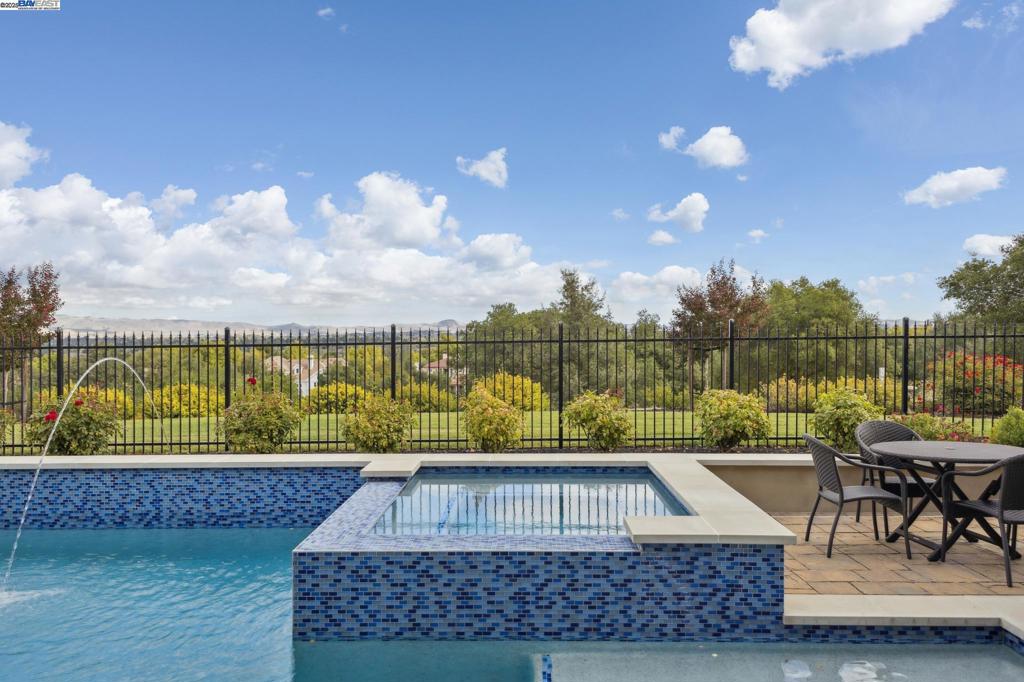 RUBY HILL - Residential