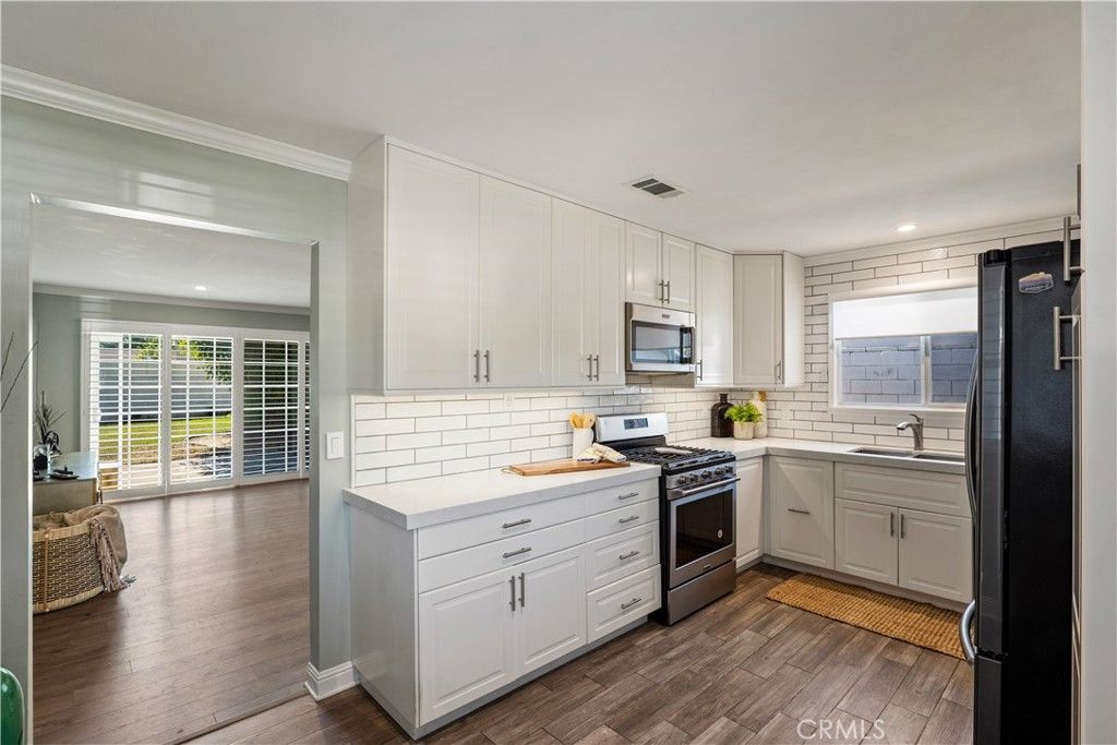 Photo of 11243 Gaviota Avenue, Granada Hills, CA 91344 (MLS # SR25154989)