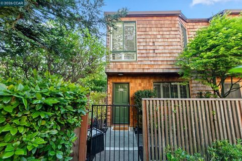 Photo of 417 Westcliffe Pl Pl, Walnut Creek, CA 94597 (MLS # 41130788)