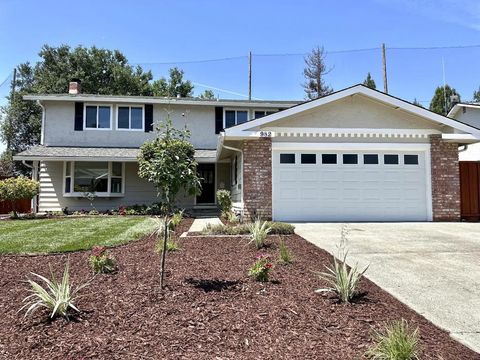 Photo of 982 Starflower Court, Sunnyvale, CA 94086 (MLS # ML82046451)