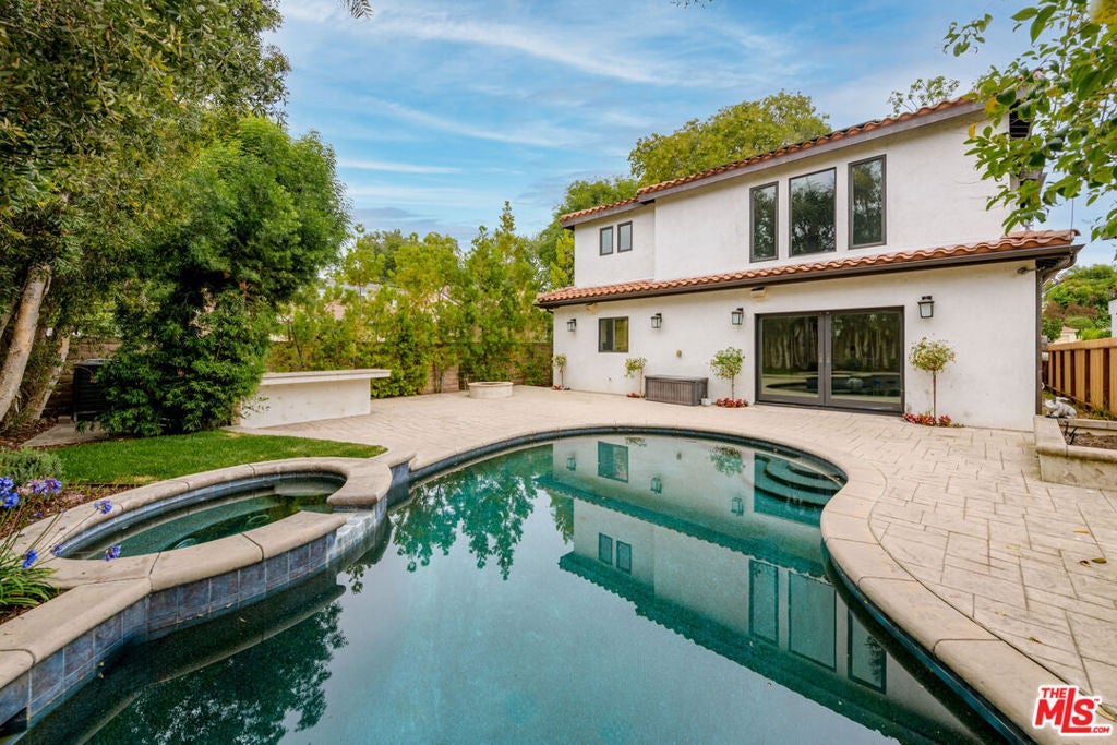 2627 Castle Heights Place, Los Angeles CA 90034