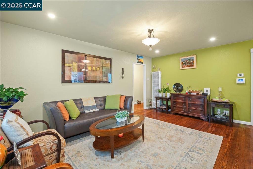 ROLLINGWOOD - Residential