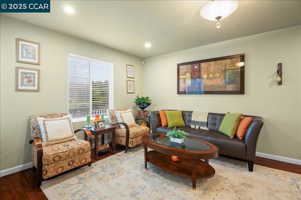 ROLLINGWOOD - Residential