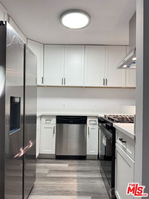 Photo of 155 S St Andrews Place #5, Los Angeles, CA 90004 (MLS # 25602593) Photo of 155 S St Andrews Place #5, Los Angeles, CA 90004 (MLS # 25602593)