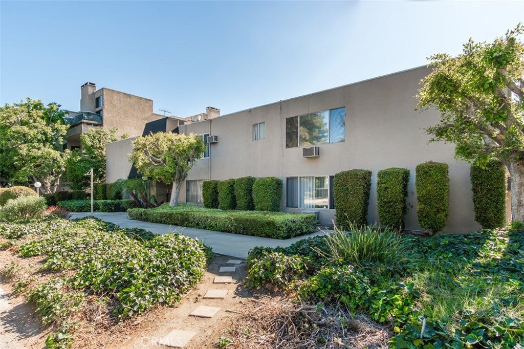 4653 Fulton