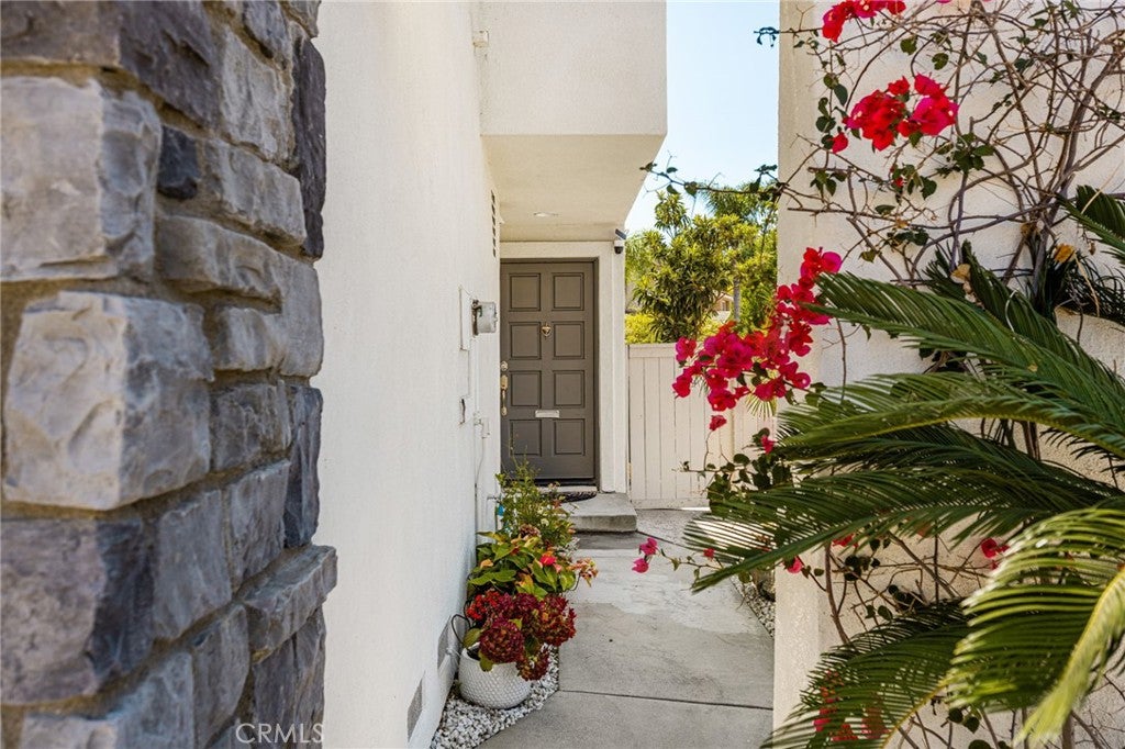 935 S Flintridge
