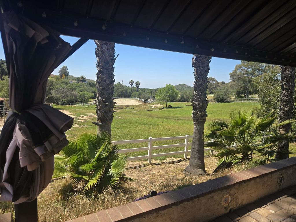 38083 De Luz Rd