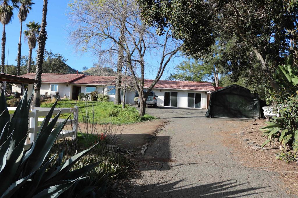 38083 De Luz Rd