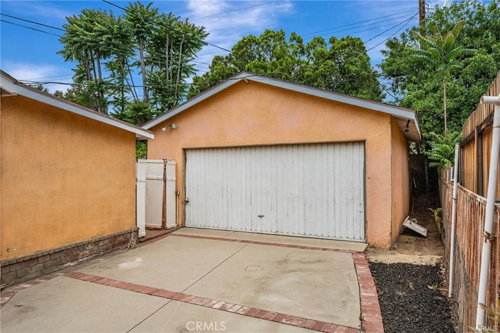 Photo of 20129 Halsted Street, Chatsworth, CA 91311 (MLS # SR25223178)
