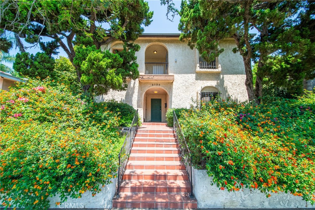 2120 Huntington Drive