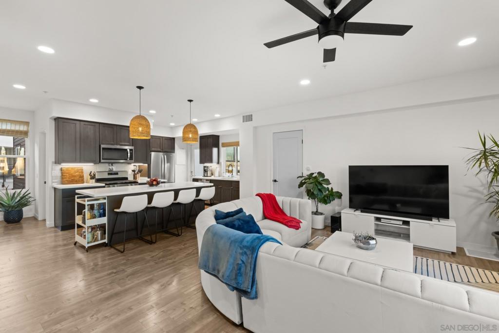 4100 Voltaire St 102