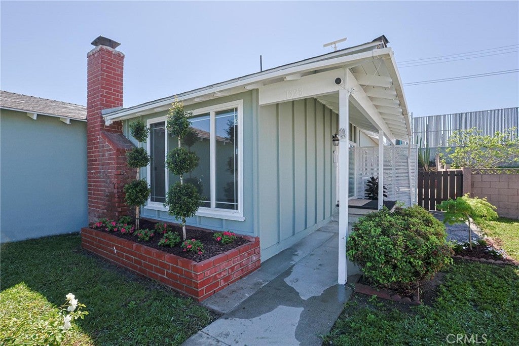 1328 W 214th Street