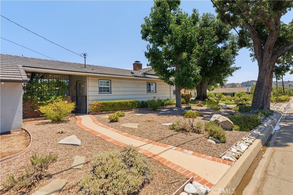 903 E Dalton