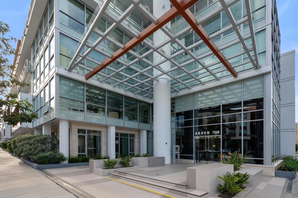 708 Long Bridge Street 212