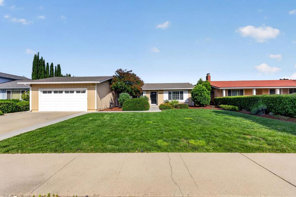 6098 Calle Esperanza