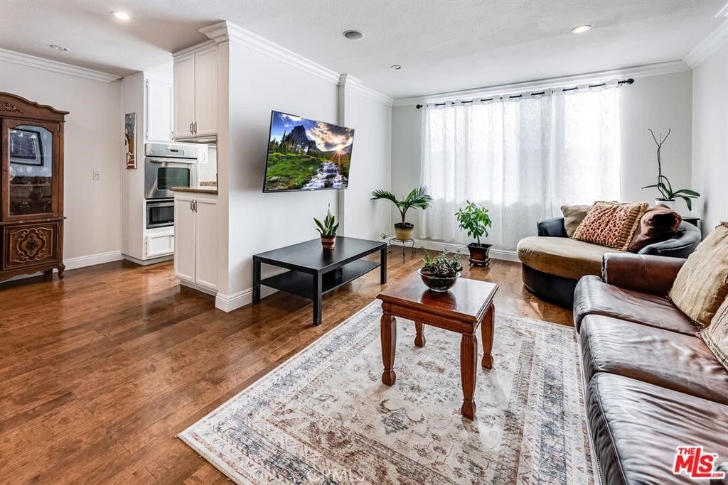 5429 Newcastle Avenue 313