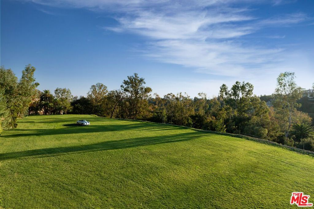Photo of 780 Tortuoso Way, Bel Air, CA 90077 (MLS # 25618283)