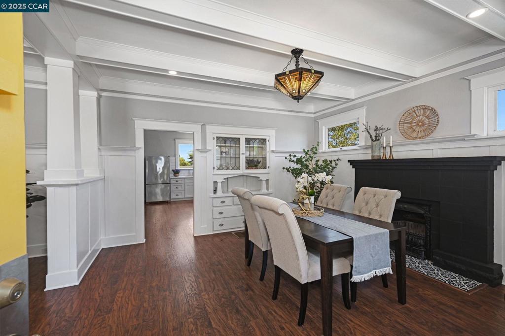 414 Bay St
