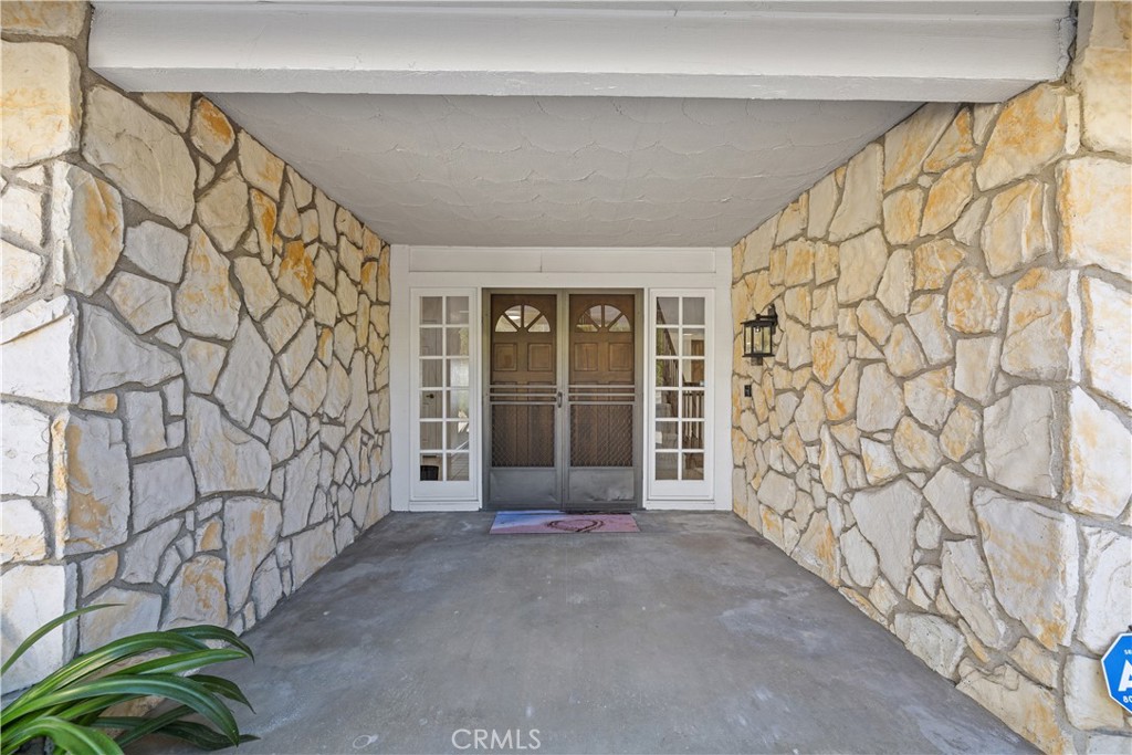 3940 E Summitridge Lane