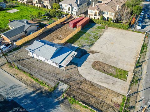 2006 E Lakeshore Lake Elsinore CA 92530