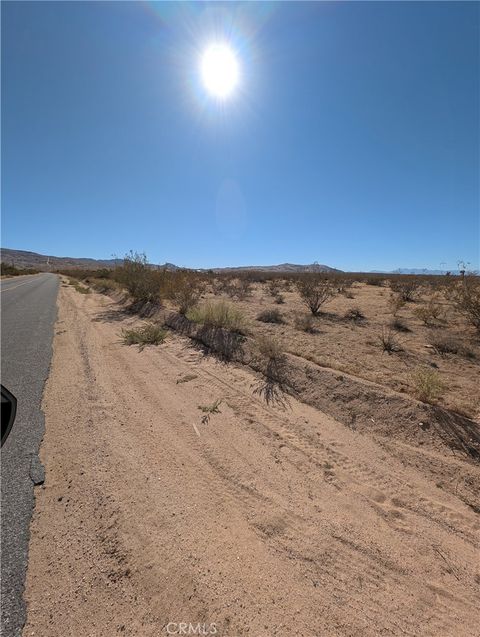 Photo of 0 Milpas Drive, Apple Valley, CA 92308 (MLS # TR25257334)