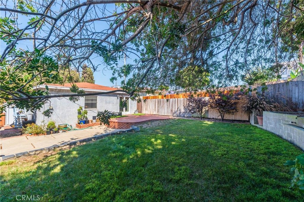 Photo of 944 Rosecrans Ave, Manhattan Beach, CA 90266 (MLS # SB25231468)