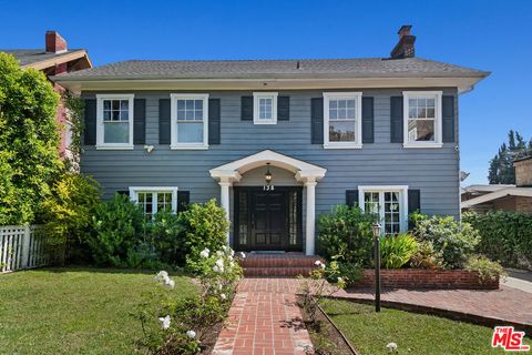 Photo of 138 N Wilton Place, Los Angeles, CA 90004 (MLS # 26667505)